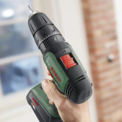Bosch 18V Klopboormachine UniversalImpact (Incl. 2 Accu's 1.5Ah + Lader) -Bosch || Makita || SKIL Verkoopwinkel 123 494
